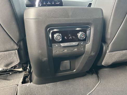 New 2026 Chevrolet Suburban Z71 image 25