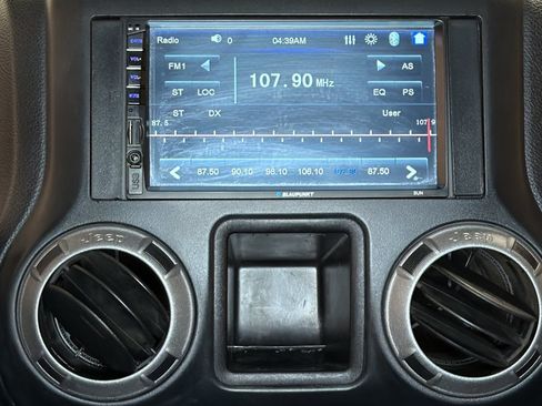 Used 2015 Jeep Wrangler Unlimited Sport AWD/4WD image 29