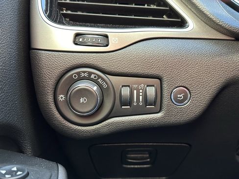 Used 2020 Jeep Cherokee Limited image 27