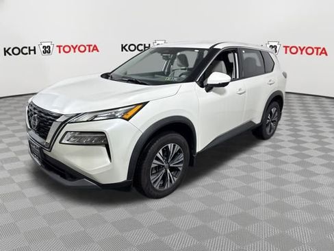 Used 2021 Nissan Rogue SV image 3