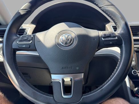 Used 2013 Volkswagen Passat 2.5 SE FWD image 40