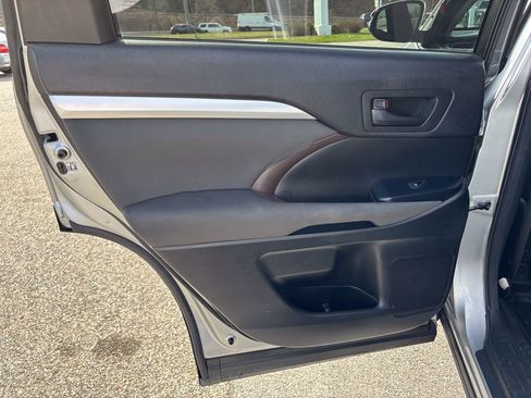 Used 2016 Toyota Highlander LE image 35