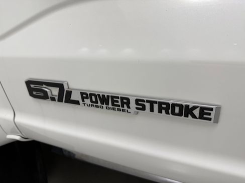 Used 2023 Ford F450 Platinum image 13