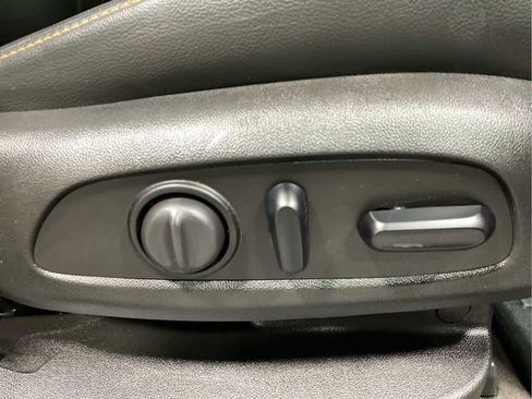 Used 2019 Chevrolet Traverse RS image 32