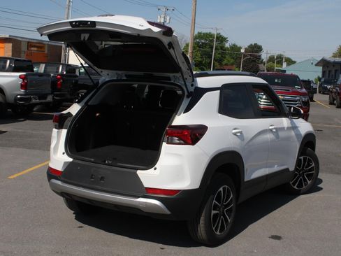 Used 2025 Chevrolet TrailBlazer LT AWD/4WD image 7