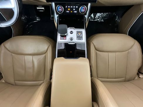 Certified 2023 Land Rover Range Rover SE image 14