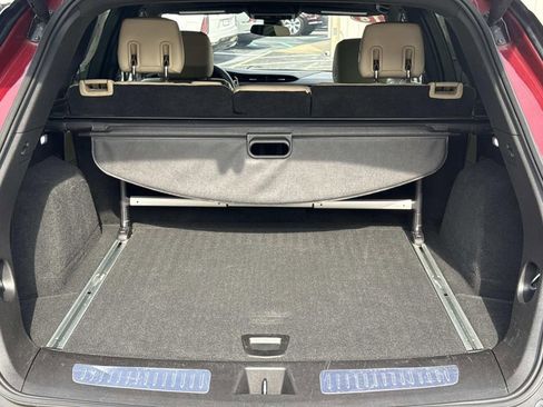 Used 2018 Cadillac XT5 Luxury w/ Driver Awareness Package AWD/4WD image 11