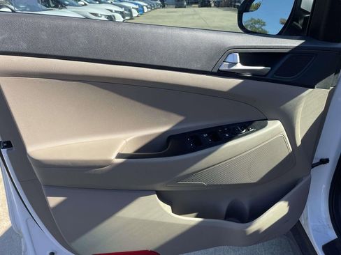 Used 2021 Hyundai Tucson SE w/ Cargo Package image 18