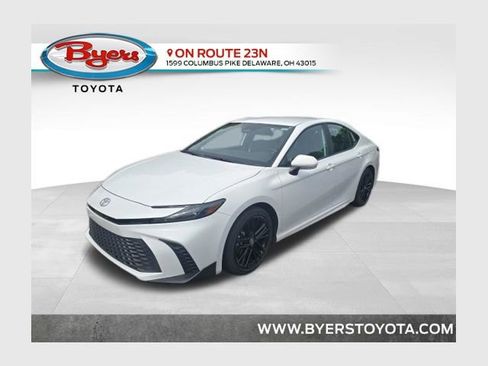 Used 2025 Toyota Camry SE FWD image 1