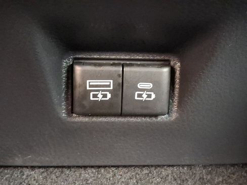 Used 2025 Toyota Camry SE w/ Convenience Package image 11