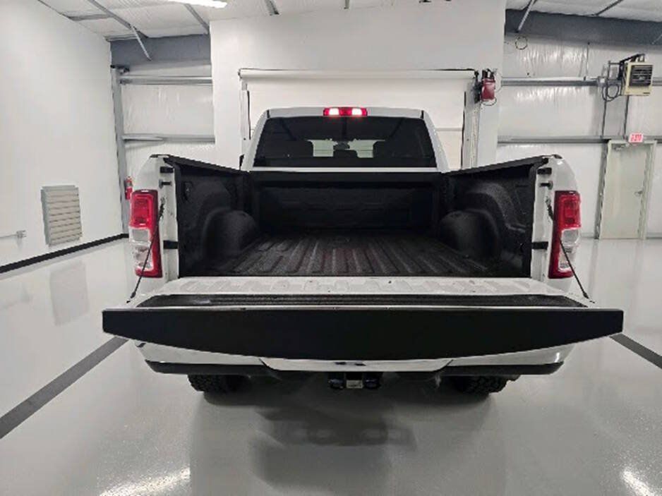 Used 2024 RAM 2500 Tradesman w/ Chrome Appearance Group AWD/4WD image 9