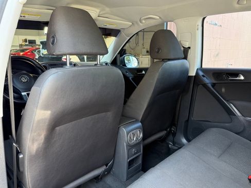 Used 2017 Volkswagen Tiguan Limited w/ Premium Package FWD image 12