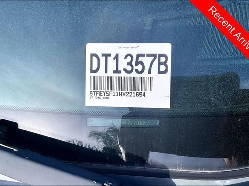 Used 2017 Toyota Tundra SR5 w/ SR5 Upgrade Package RWD image 7