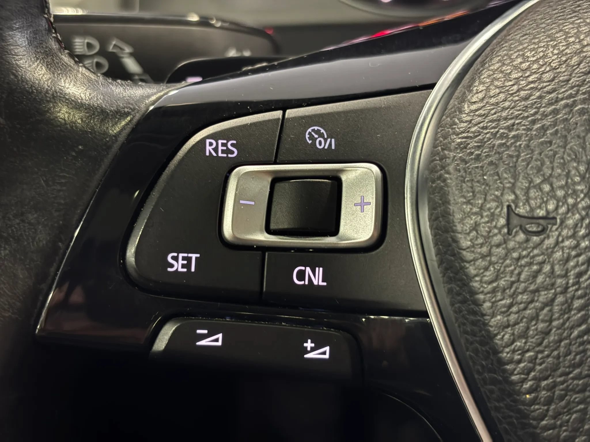 Used 2015 Volkswagen Golf S FWD image 31