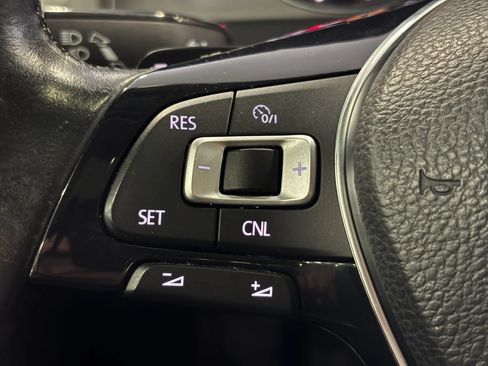 Used 2015 Volkswagen Golf S FWD image 31
