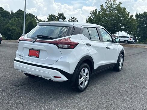 New 2025 Nissan Kicks Play S image 4