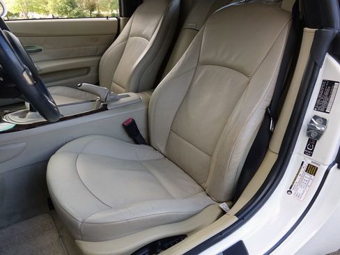 Used 2006 BMW Z4 3.0i image 6