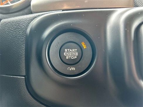 Used 2020 Jeep Wrangler Unlimited Sahara image 24