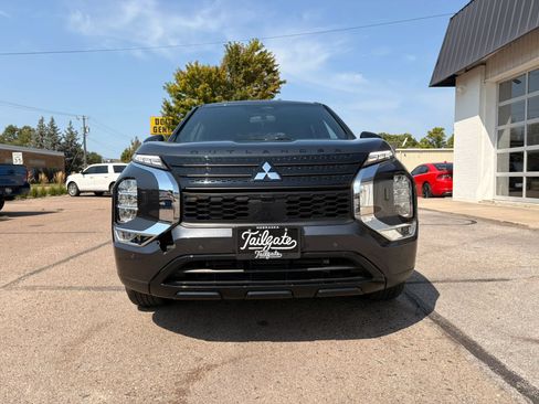Used 2024 Mitsubishi Outlander SE Black Edition AWD/4WD image 3