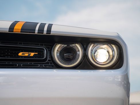 Used 2022 Dodge Challenger GT w/ Plus Package image 17