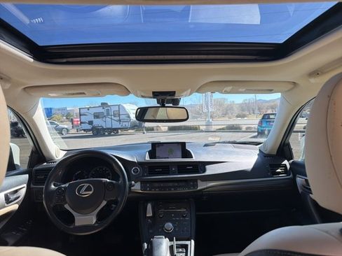 Used 2017 Lexus CT 200h image 11