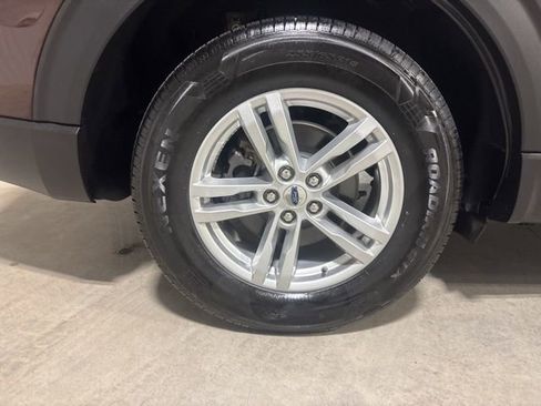 Used 2020 Ford Explorer XLT image 27
