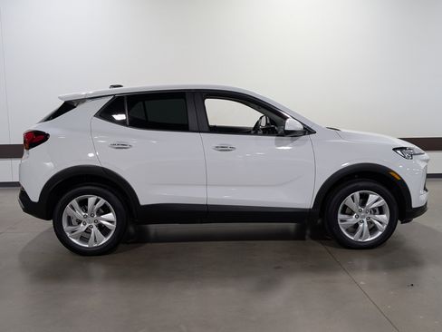 Used 2025 Buick Encore GX Preferred AWD/4WD image 2