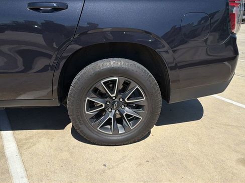 Used 2022 Chevrolet Tahoe Z71 w/ Luxury Package image 18