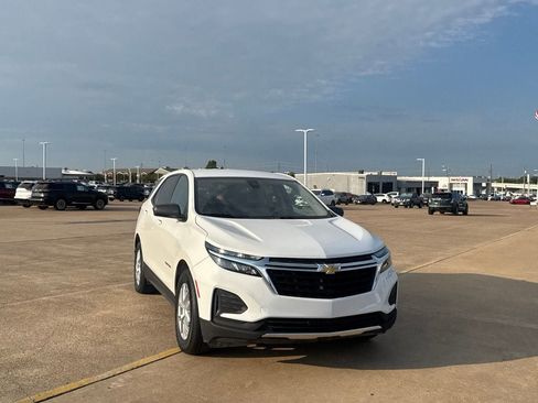 Used 2023 Chevrolet Equinox LS w/ LS Convenience Package FWD image 4