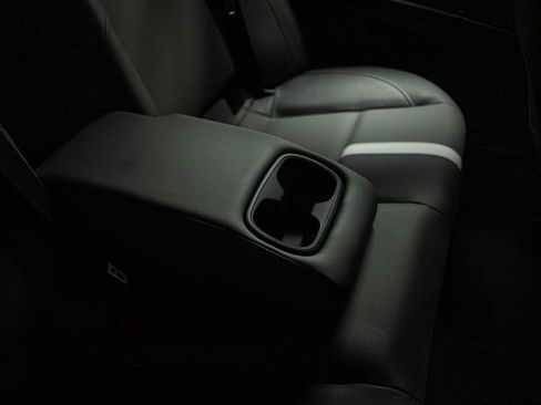 Used 2025 Toyota Camry SE w/ Convenience Package image 12