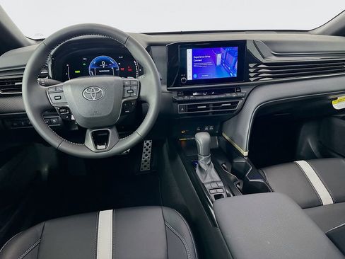 Used 2025 Toyota Camry SE image 23