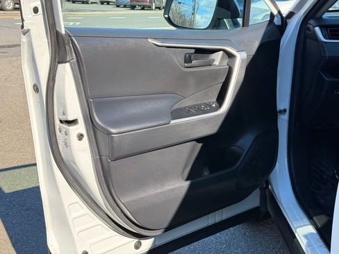 Used 2021 Toyota RAV4 LE image 20