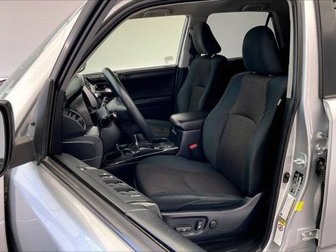 Used 2018 Toyota 4Runner TRD Off-Road w/ Convenience Package AWD/4WD image 18