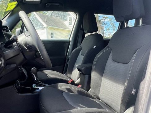 Used 2021 Jeep Renegade Latitude image 10