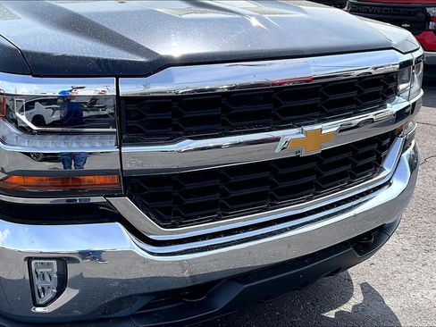 Used 2018 Chevrolet Silverado 1500 LT w/ All Star Edition image 29