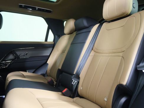 Used 2025 Land Rover Range Rover Sport Dynamic SE image 18