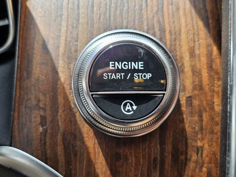 New 2026 Mercedes-Benz GLC 300 image 40