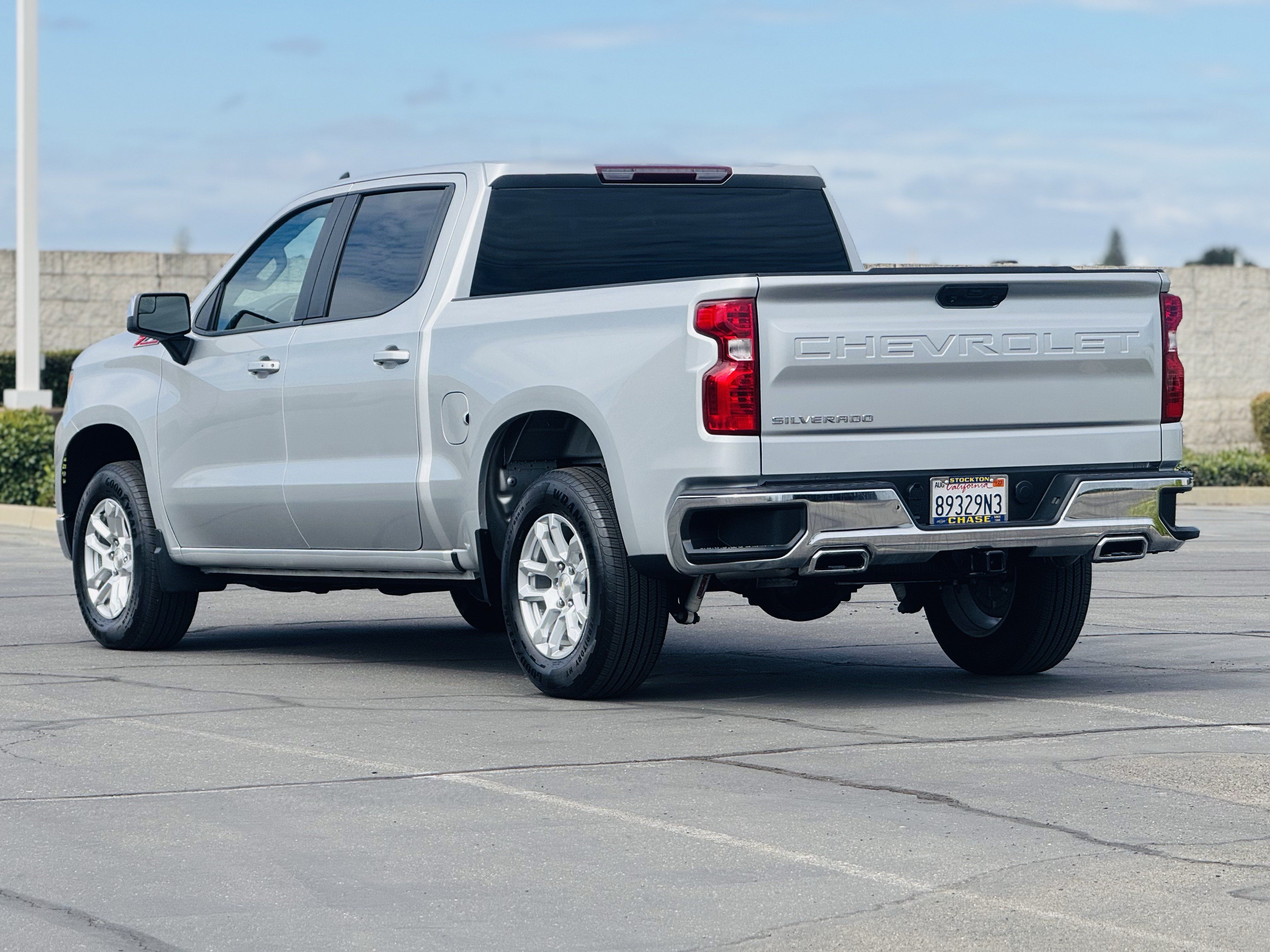 Certified 2022 Chevrolet Silverado 1500 LT w/ Z71 Off-Road Package AWD/4WD image 5