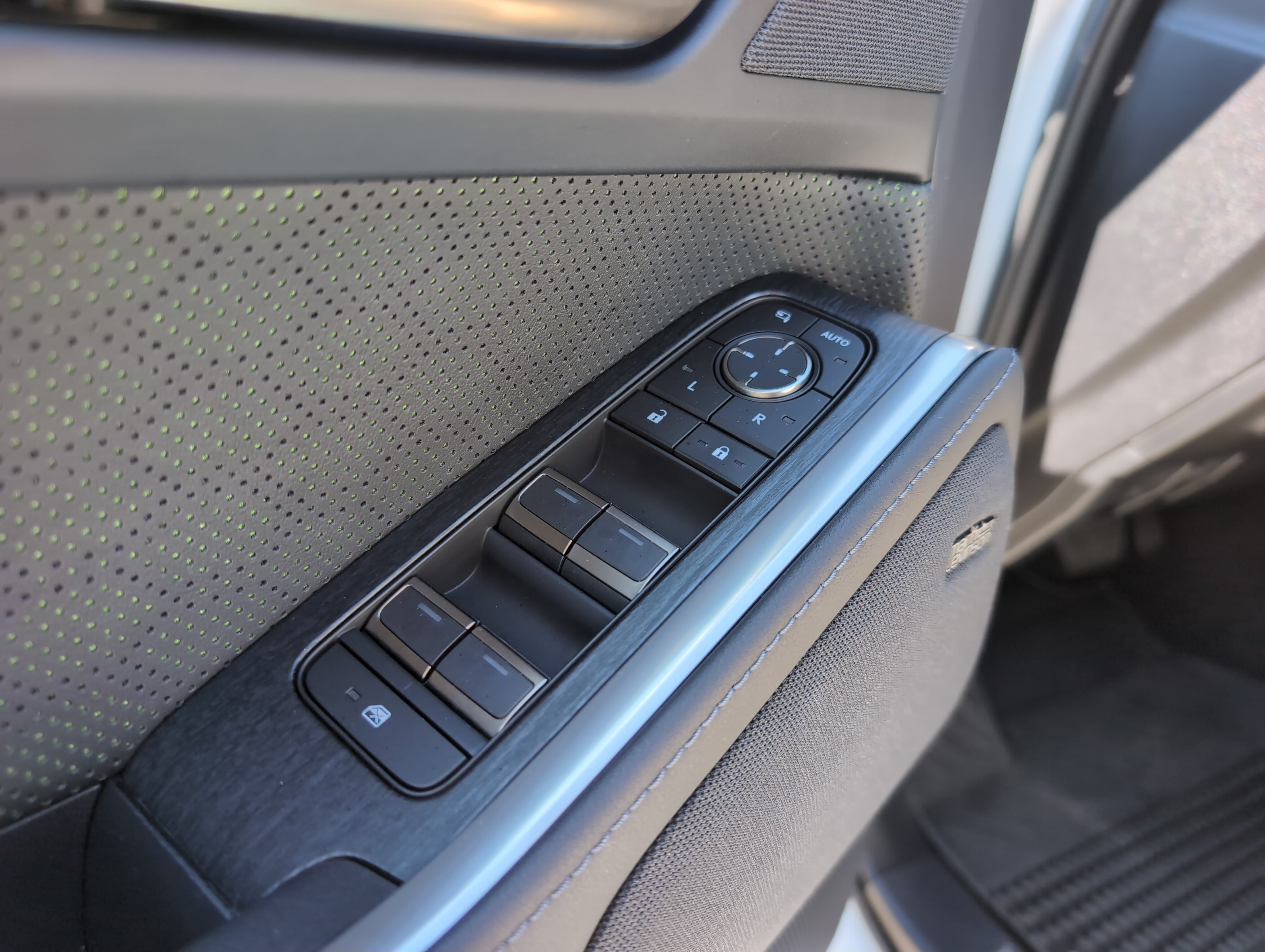 Used 2025 Lexus GX 550 AWD/4WD image 15
