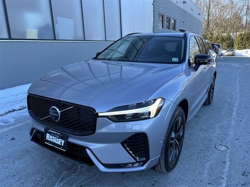 New 2026 Volvo XC60 B5 Plus w/ Climate Package image 4