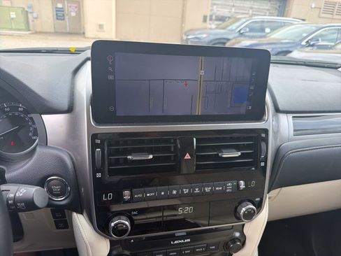 Used 2023 Lexus GX 460 Premium w/ Accessory Package AWD/4WD image 17