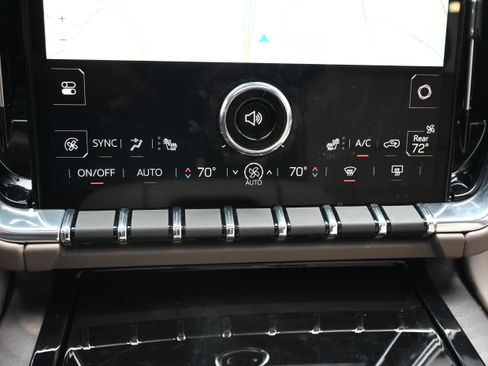 Used 2025 GMC Yukon Denali w/ Sun & Power Step Package image 29