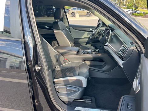 Certified 2026 Volkswagen Atlas Peak Edition AWD/4WD image 31