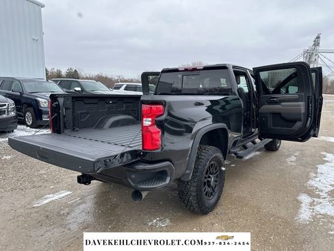 Used 2024 Chevrolet Silverado 2500 ZR2 w/ Technology Package image 31