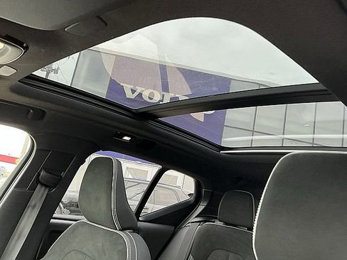 Certified 2025 Volvo XC40 B5 Plus image 17