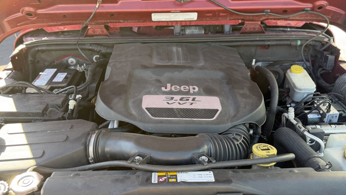 Used 2012 Jeep Wrangler Unlimited Sport AWD/4WD image 21