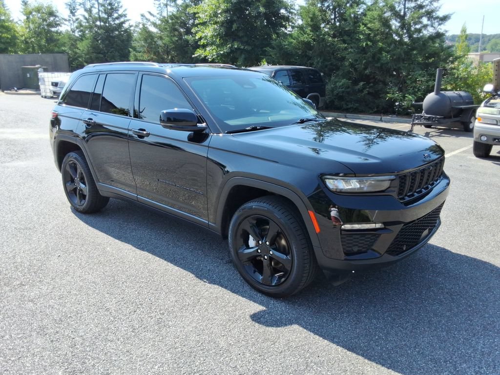 Used 2023 Jeep Grand Cherokee Limited w/ Luxury Tech Group II AWD/4WD image 3