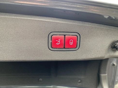 Used 2016 Mercedes-Benz E 350 Sedan image 22