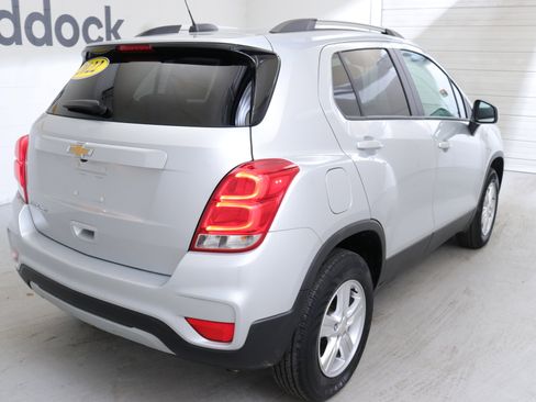 Used 2022 Chevrolet Trax LT w/ LT Convenience Package image 8