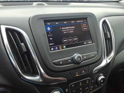 Used 2022 Chevrolet Equinox LT w/ Driver Convenience Package image 16